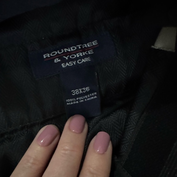 Men’s Roundtree & Yorke Light Khaki Dress Pants 38x36 Cuffed Easy Care - Picture 6 of 7